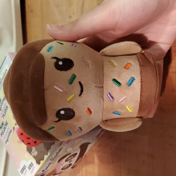 Moriah Elizabeth Chocolate Cuepy Mini Mystery Plush Series 2 - Picture 2 of 10